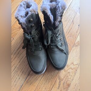 Cliffs by White Mountain Womens Olive Green Faux Fur Lined Ankle Boots Size 9.5M